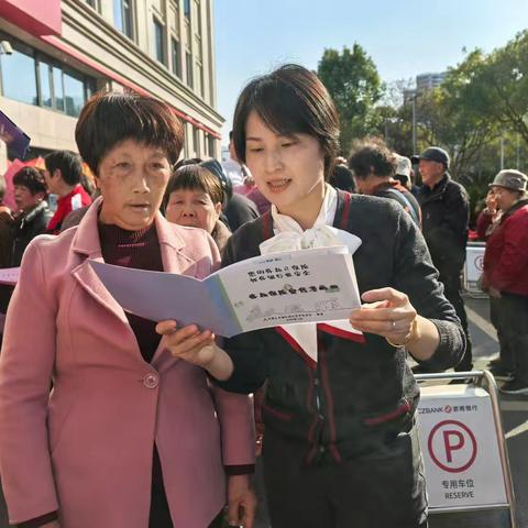 存款有保险、权益有保障，浙商银行丽水分行营业部服务日宣传存款保险获周边居民肯定