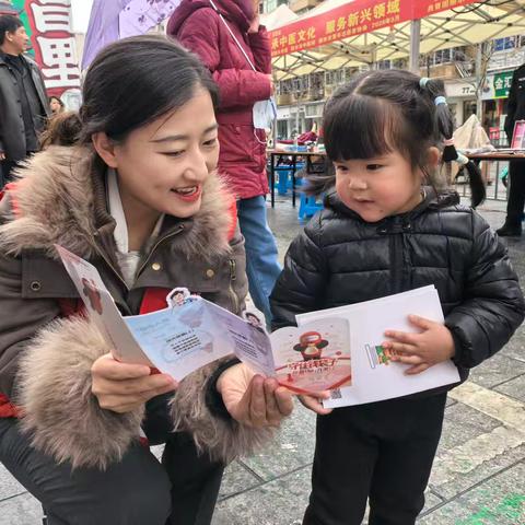 弘扬雷锋精神，践行金融为民理念——浙商银行丽水分行营业部走进金汇广场开展学雷锋志愿服务暨3·15金融知识普及宣传活动
