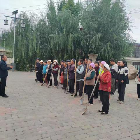 "扮靓家园迎佳节，欢声笑语度国庆"