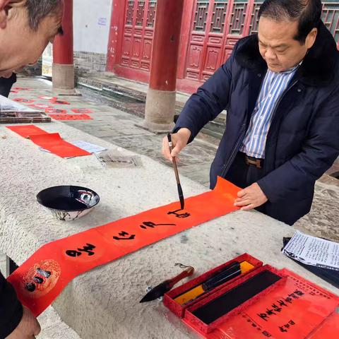 博物馆里过大年 墨香四溢迎新春 春联义写暖人心