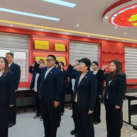 【党日活动】经开区第三中学党支部组织新入党教师的集体入党宣誓