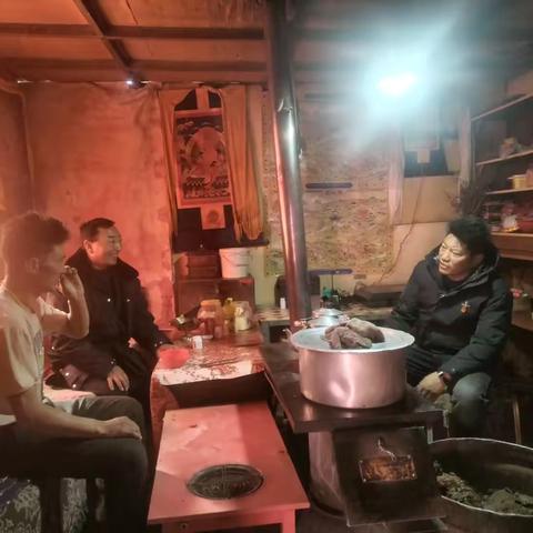 正科乡开展新一轮民族团结进家庭、进寺庙活动