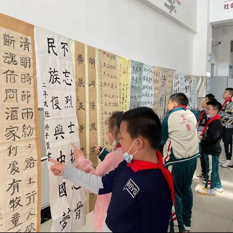 立新实验小学“清明祭英烈”书法展