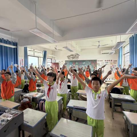 童声伴盅响，舞步承非遗｜屯昌县屯城镇大同中心小学开展盅盘舞活动
