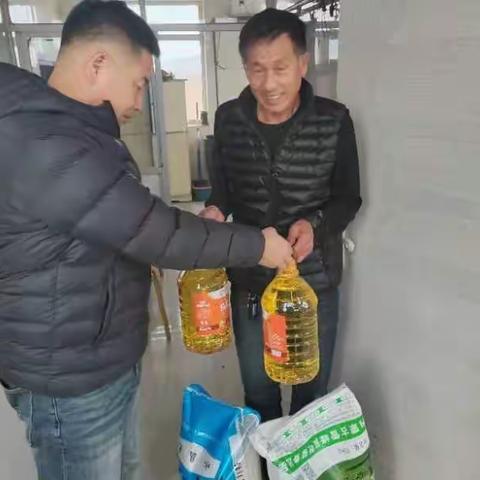 新春慰问：致敬退役老兵与边海防战士