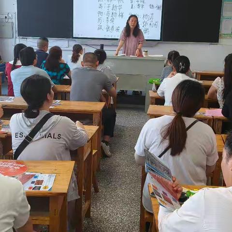 家校携手 共话成长——滨城区第三中学初二六班期末家长会