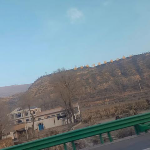 灾区天寒邯郸志愿者送上温暧