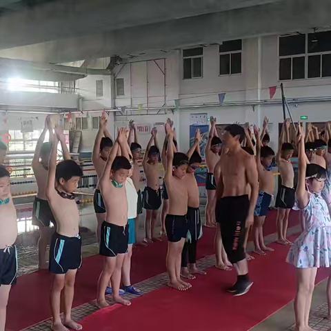 纵身碧波“泳”往直前——鹰潭市中山学校小学五年级学生游泳活动纪实
