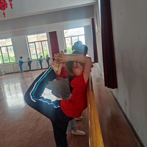 〔童心飞翔 绽放光彩〕 ——武功县五七0二小学 健美操社团剪辑