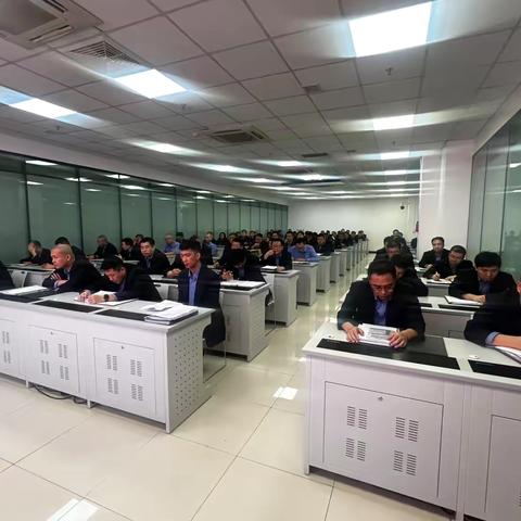 调度一班党支部开展国铁集团“两会”及集团公司“三会”精神、春运工作宣贯