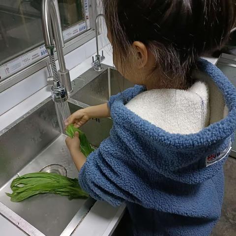 “忆苦餐”恩施市旗峰小学203班陈梓萱