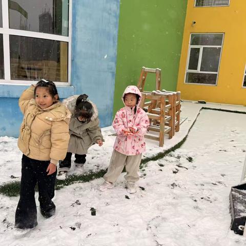 幼儿园雪天欢乐记