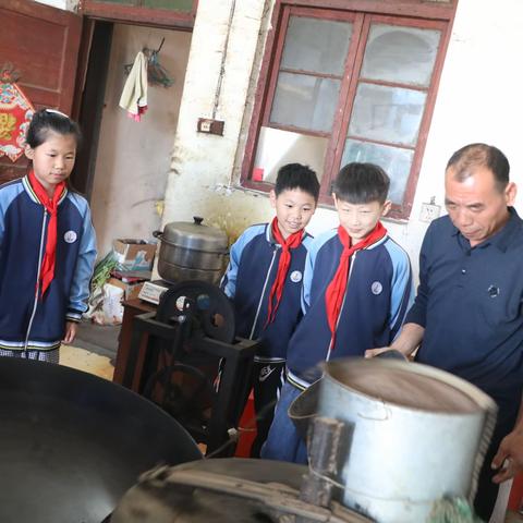 我动手我快乐——锦龙小学学生了解小磨香油工艺