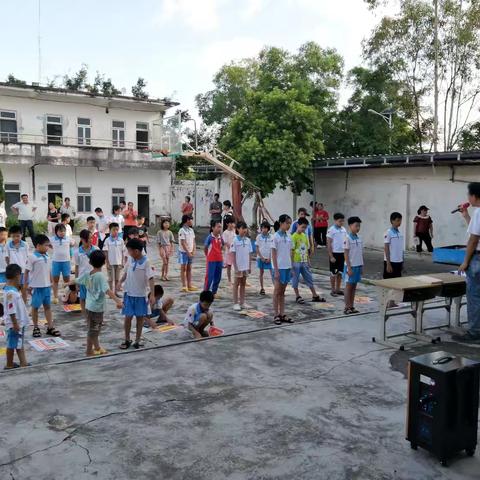 良垌镇杨梅根小学期末总结颁奖大会纪实