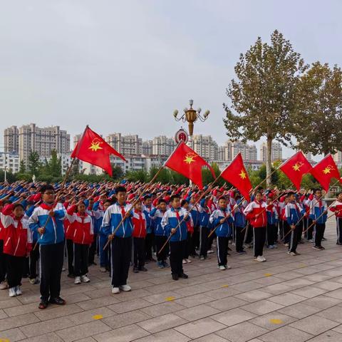 【全环境立德树人】文峰中学举行“高举队旗跟党走，争做新时代好少年”少先队建队日活动