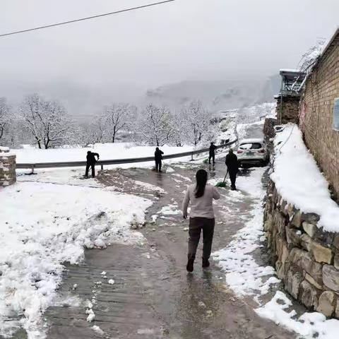 雪后村路