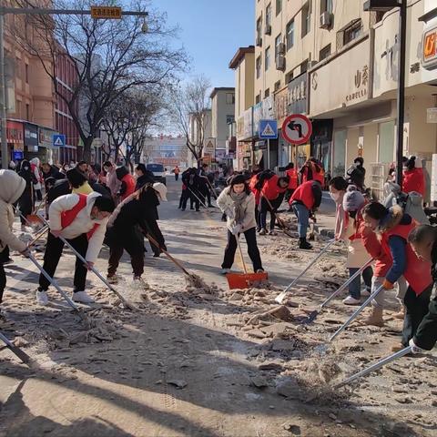 铲雪保通行   行动暖人心