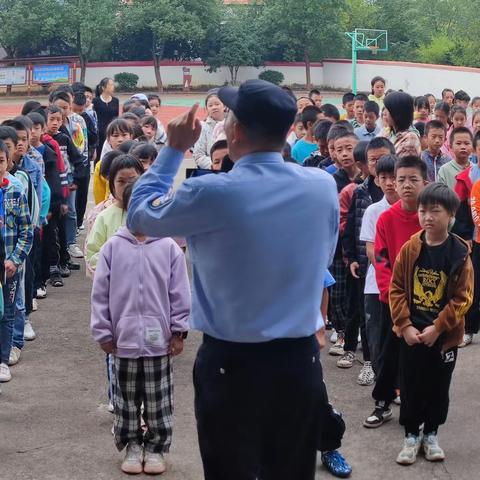 “知路 爱路 护路，共筑平安一路”