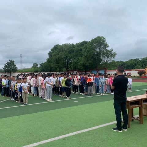 校友回湘  童梦飞扬——泉溪村小学教育集团金甲小学校区庆六一游园活动