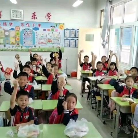 月满人圆，快乐中秋 —梁邹小学2022级13班庆中秋主题活动