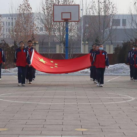 “一规一矩有章法，一言一行好习惯”——永惠小学校升旗仪式