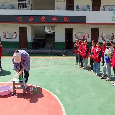 七步洗手法  “手”护健康你我他——毛坝镇联合小学春季传染病预防活动