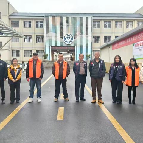 家校携手护学岗，温情守护求学路