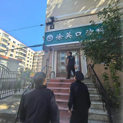 共乐街道民茂社区联合执法局开展门前四包活动