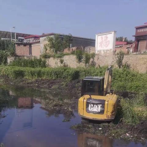 黄沙镇强降雨后清理河道淤泥