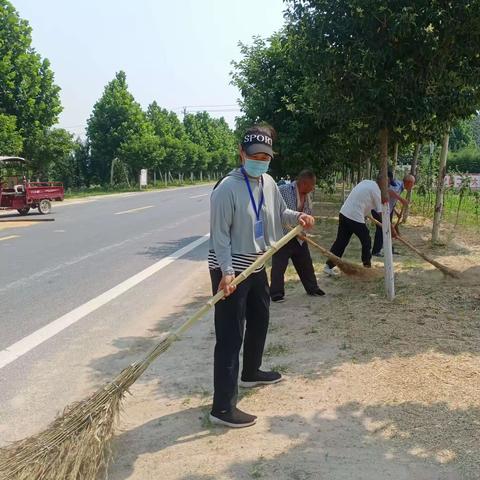 吐墨岗村积极开展道路整治