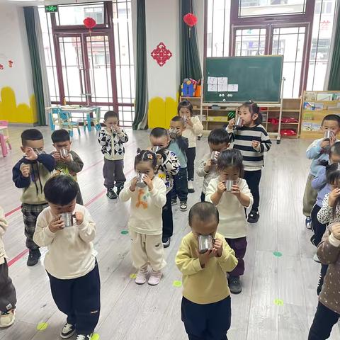 恒吉利幼儿园小一班十月第五周—精彩回顾