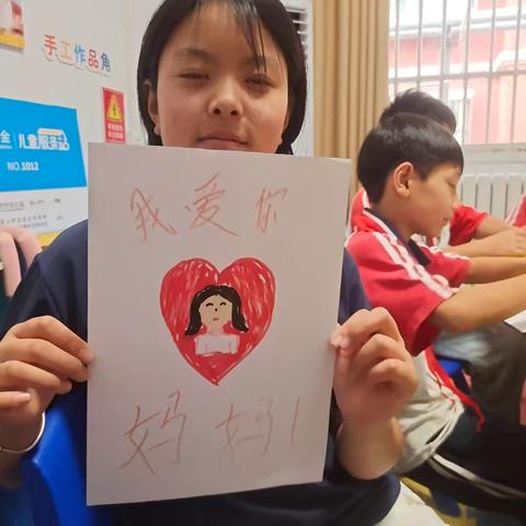 【龙祥社区儿童服务站】“童笔绘情 致爱家人”
