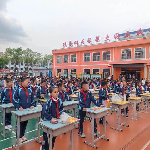 长治路小学“巧手包饺子，竞技展风彩”劳动技能大赛