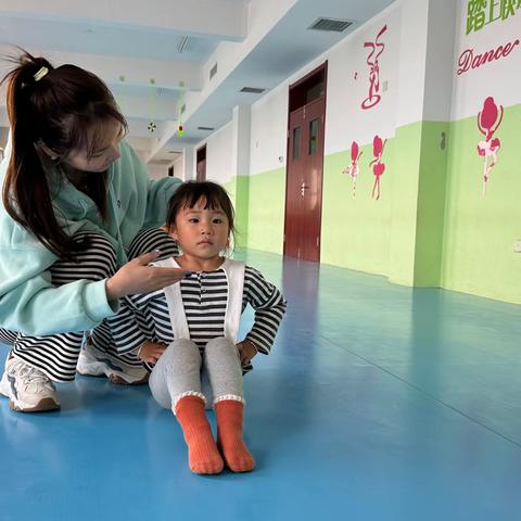 舞动童心，乐动童真—灯明寺镇后祁幼儿园小一班舞蹈特色活动