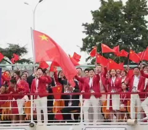 观看奥运赛事，学习奥运精神——丁河涯小学全体师生开展观奥运、学奥运活动