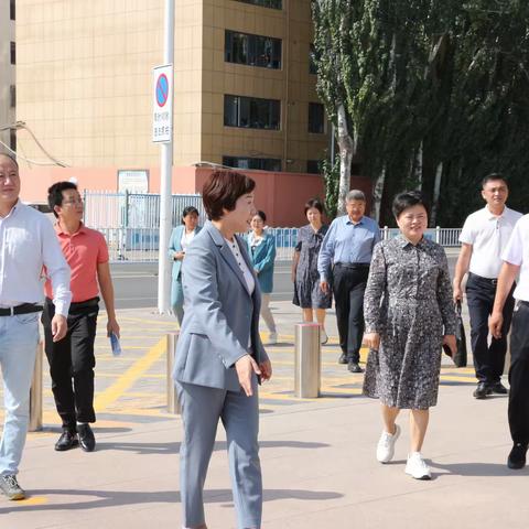 宁琼履践致远  追求卓越发展——利通一小迎接三亚市教育局调研