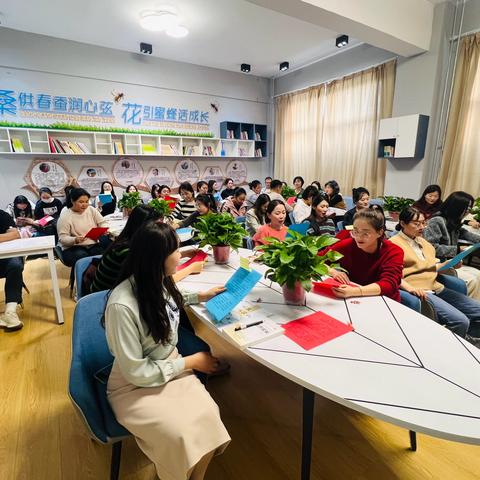 点亮青春    追光而行 利通一小2024-2025学年第一学期青年教师座谈会