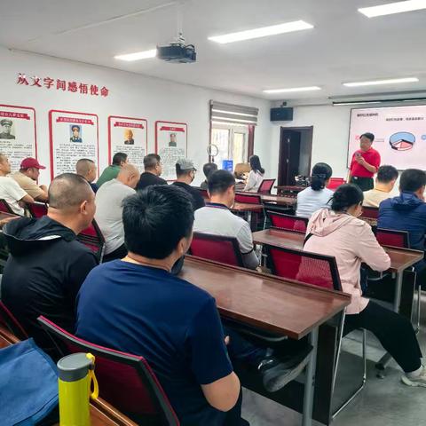 红星宣讲进南村 老兵聚力治基层——南村街道退役军人服务站开展闪闪的红星宣讲进社区活动