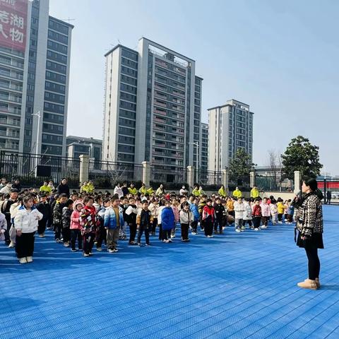 以“练”筑防 安全“童”行——芜师附幼金悦府幼儿园消防应急疏散演练