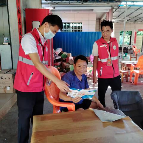 八所镇罗带村网格员入户开展电信诈骗宣传