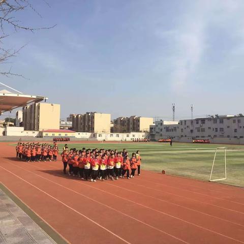 阳光跑操展风采，飒爽英姿逐未来——枣庄市第四十中学东校区八年级三学部春季跑操比赛