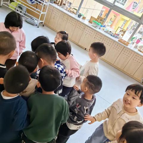 【家长课堂】科学实验活动——噼里啪啦！静电小侦探！