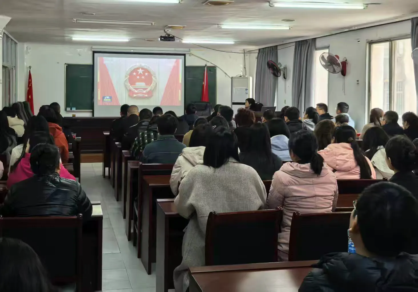 简篇-爱绿护绿植未来 共绘发展新篇章