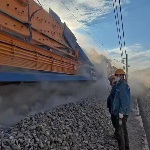 新春首战告捷！机械化清筛一车间攻克风沙天完成开工任务