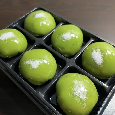 “巧手做青团 艾香飘满园”——兴化市沧浪幼儿园小一班清明节活动！