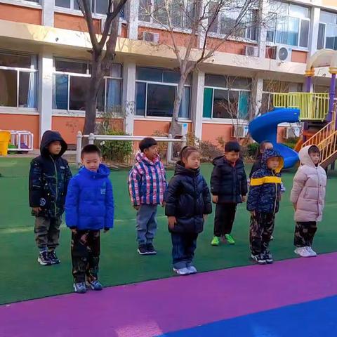 寿光市爱心幼儿园 大二班娃娃兵训练