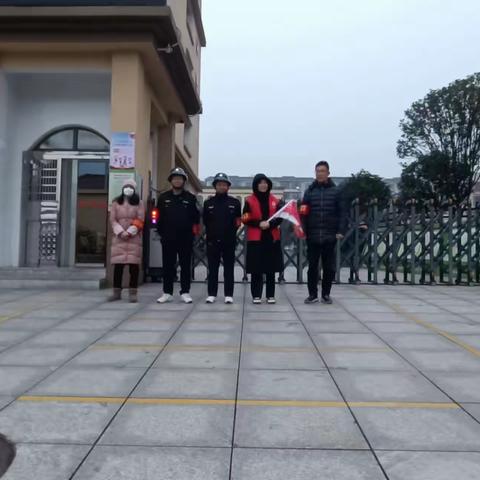 家长志愿者爱心护学，助力平安校园！