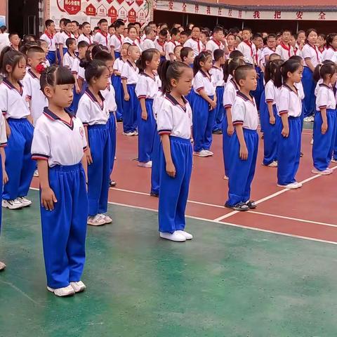 学习二十大 争做好队员——东方红学校新队员分批入队仪式