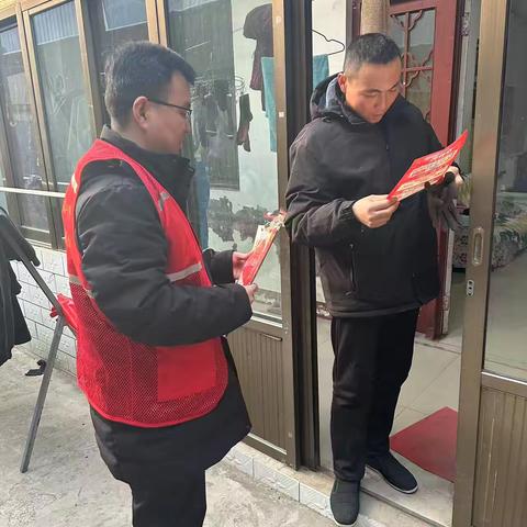 龙阳支行开展入村入户营销存款活动
