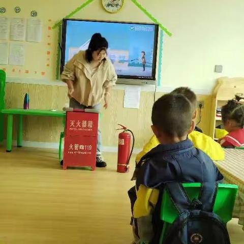 【三抓三促，行动进行时】“以练筑防，防患未然”———育优美幼儿园防火防踩踏防暴综合安全演练